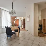 2-bdrm Quiet