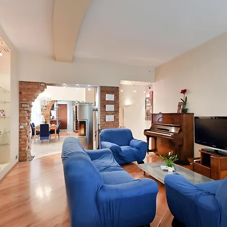 2-bdrm Quiet Apartment *