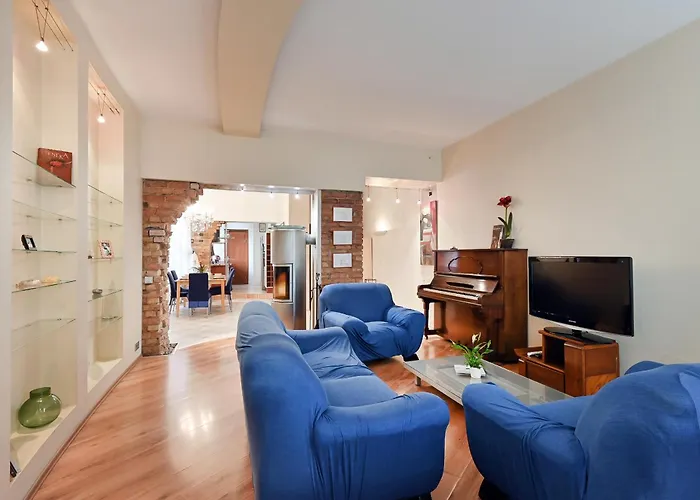 2-bdrm Quiet Apartment *