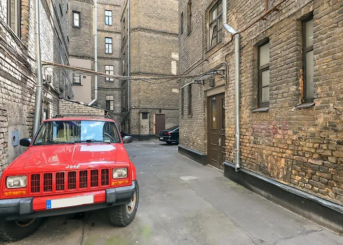 2-bdrm Quiet Apartment *