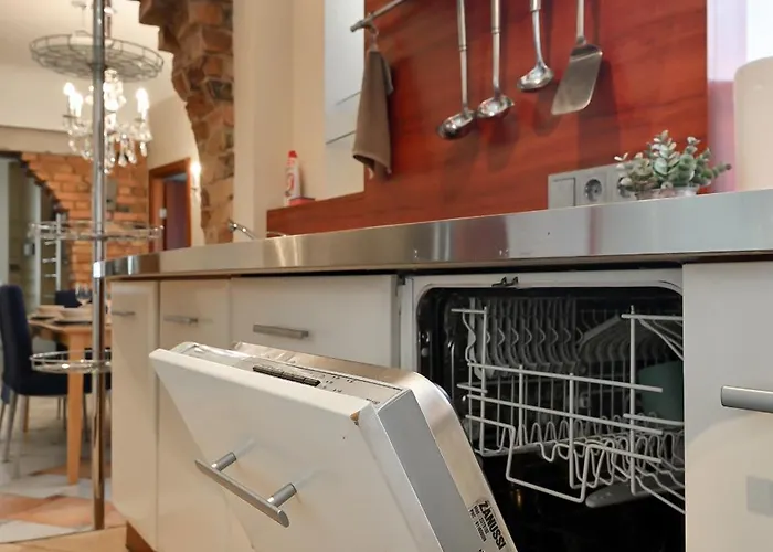 2-bdrm Quiet Apartment