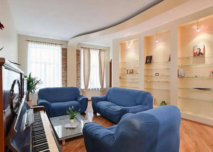 2-bdrm Quiet Apartment *