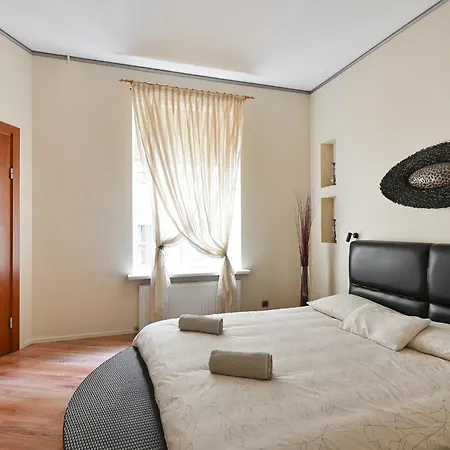 2-bdrm Quiet *