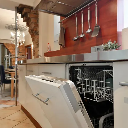 2-bdrm Quiet Daire