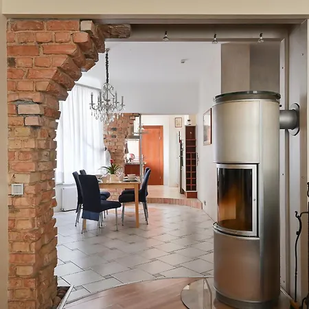 2-bdrm Quiet Apartment